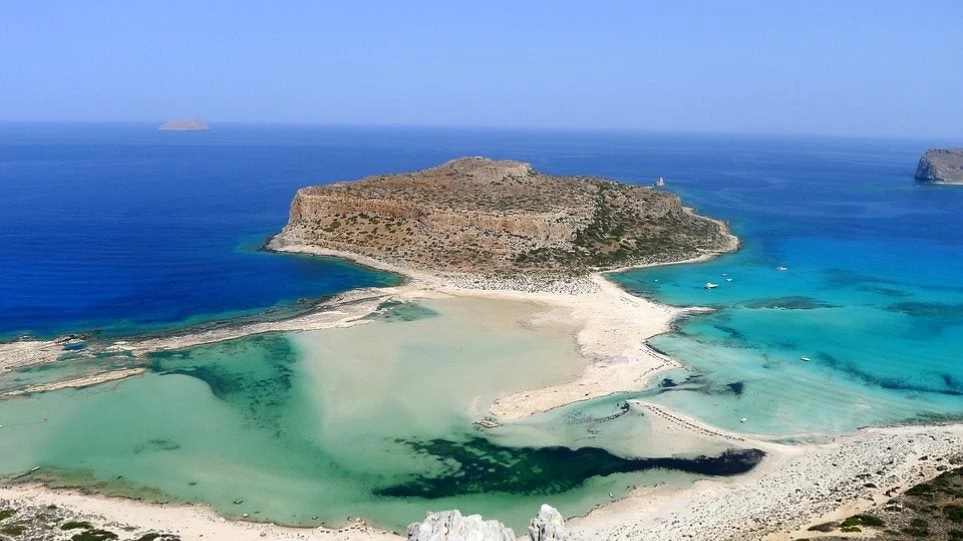 Τραγικός θάνατος τουρίστα στην Κρήτη: Κατέρρευσε ενώ έκανε κρουαζιέρα στον Μπάλο